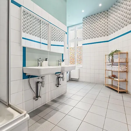 10er Crew Spot Naehe Berghain Und Boxhagener Platz * ברלין