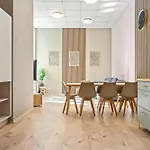 Wohnung Im Zentrum ,10 Personen, Nah Berghain Und Boxhagener Platz *