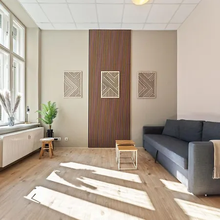 Grosse Schoene In Friedrichshain- Samaritakiez Daire