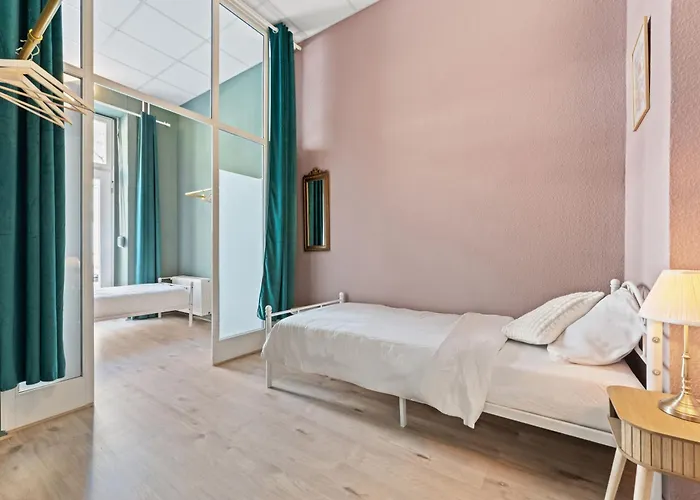 10er Crew Spot Naehe Berghain Und Boxhagener Platz برلين