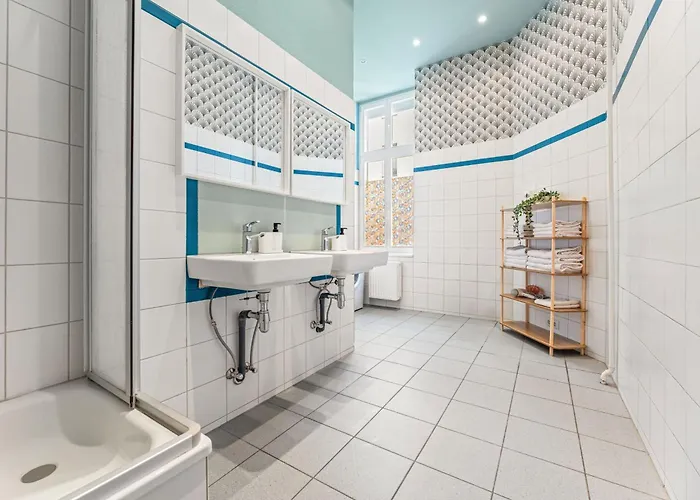 10er Crew Spot Naehe Berghain Und Boxhagener Platz * برلين